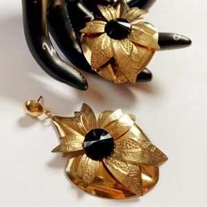 Vintage 1970s Flower Earrings With Midnight Black Stone Center